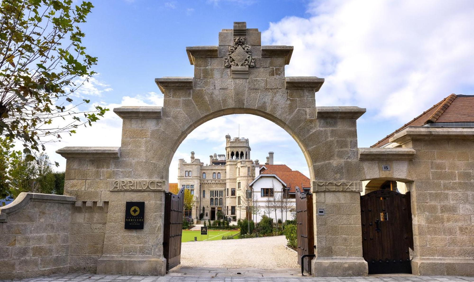 Palacio Arriluce - The Leading Of The World